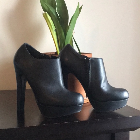 Steve Madden Shoes - Black Steve Madden booties